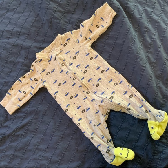 ⭐️ 5 for $15 Long Sleeve Footed Onesie - Picture 1 of 6